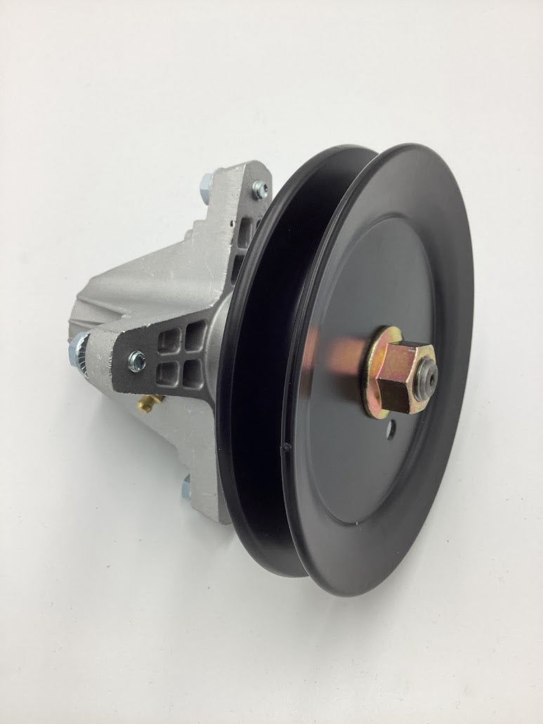 Cub Cadet / Massey Ferguson / Kioti Daedong / MTD / Rover / Troy Bilt / White Spindle Assembly Suits 30" & 42" Cut