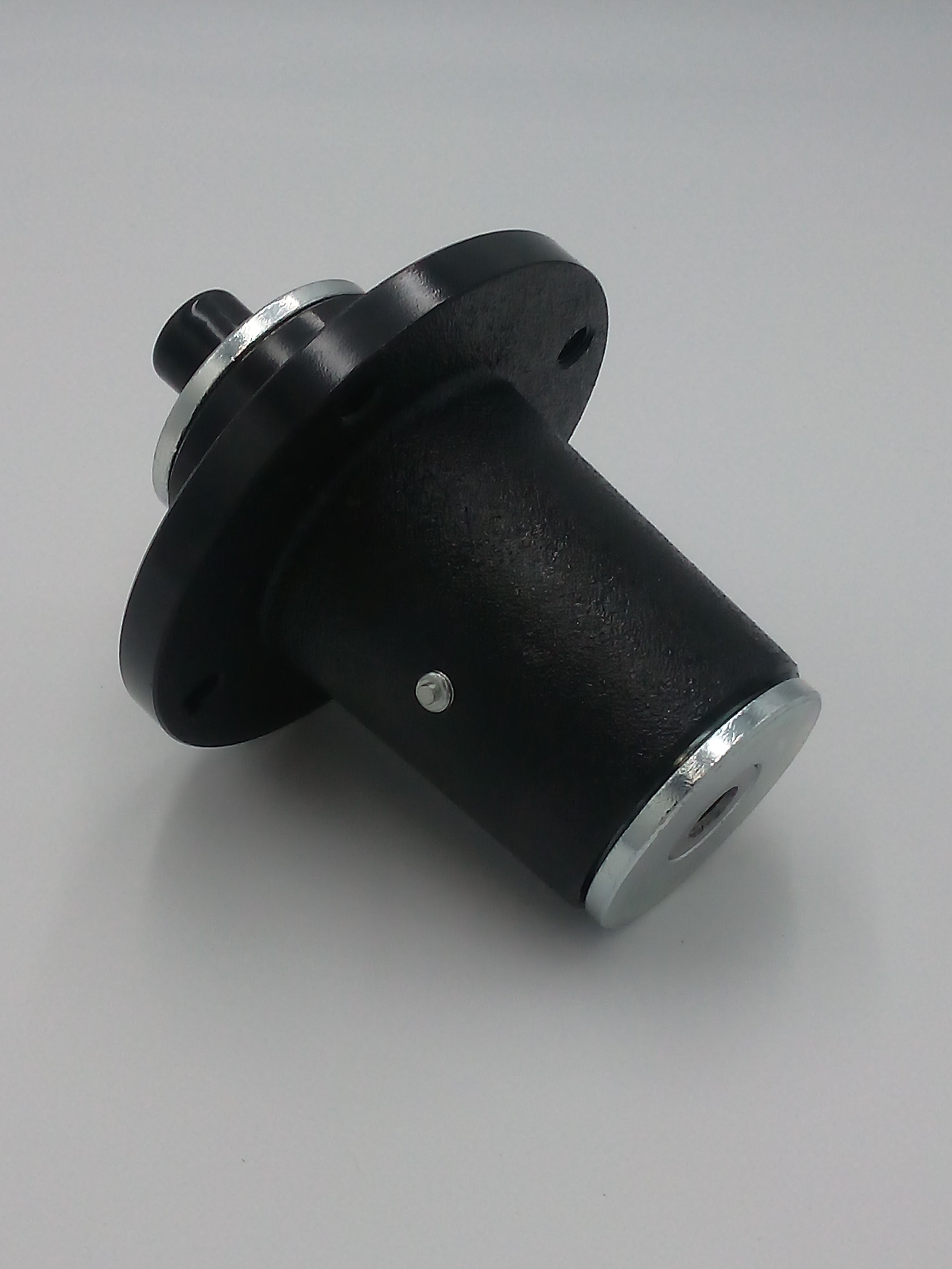 BigDog / Hustler Spindle Assembly  Cast Iron Type (Replaces 604255, 607407)  Suits 36" to 104" Cut Mowers