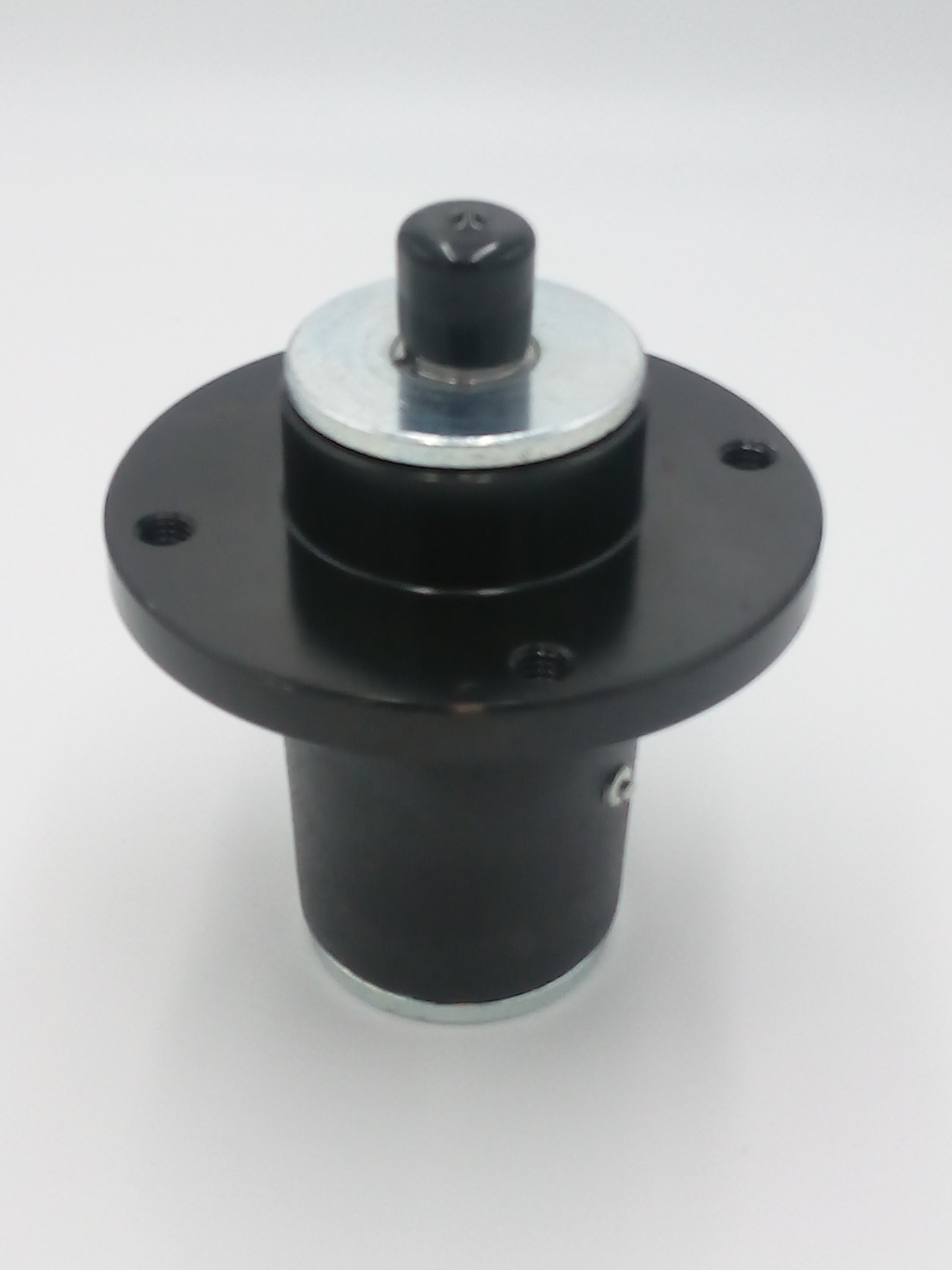 BigDog / Hustler Spindle Assembly  Cast Iron Type (Replaces 604255, 607407)  Suits 36" to 104" Cut Mowers