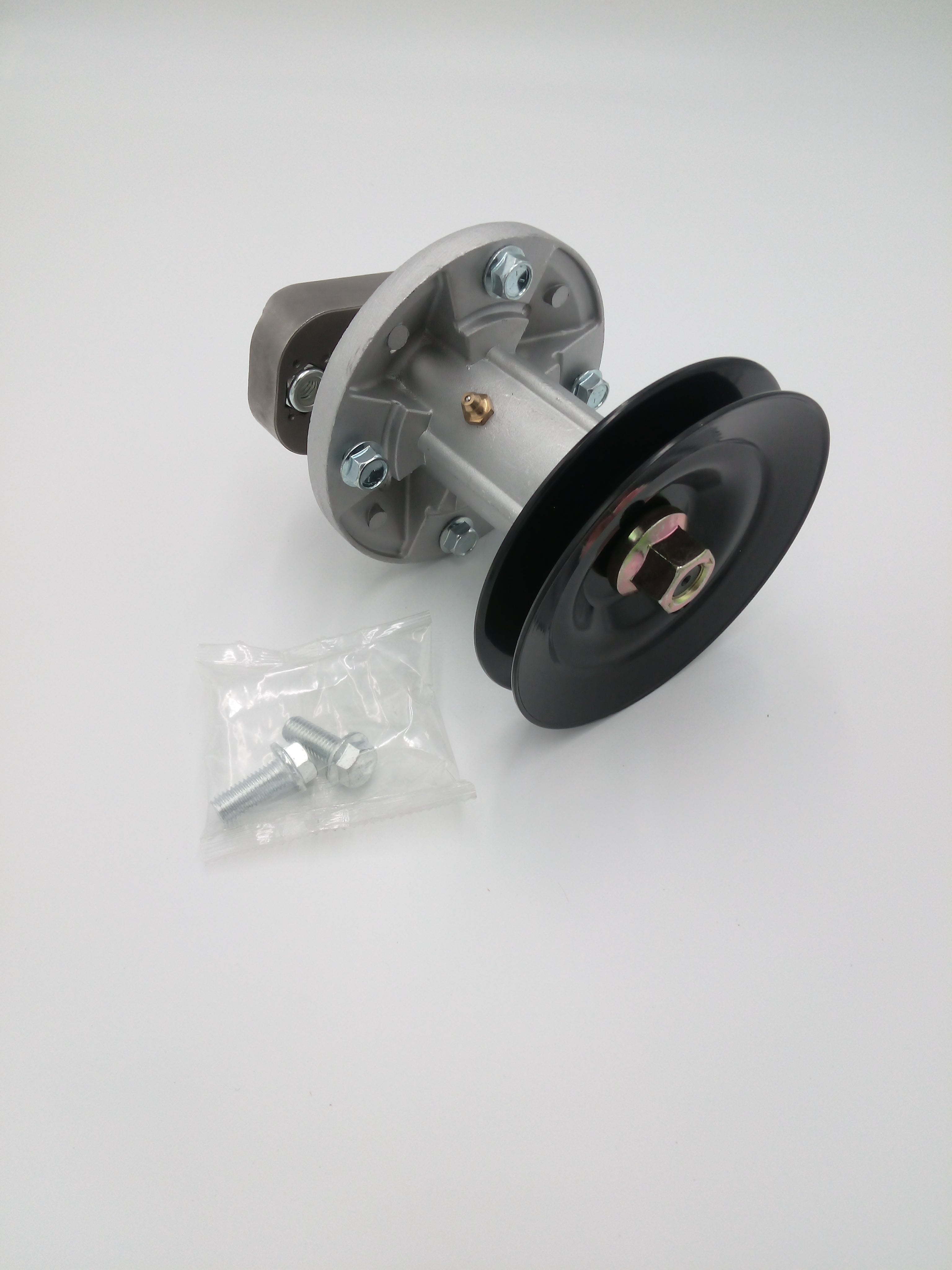 John Deere Spindle Assembly  Suits L100–L130 Series (Replaces GY20785, GY20050)